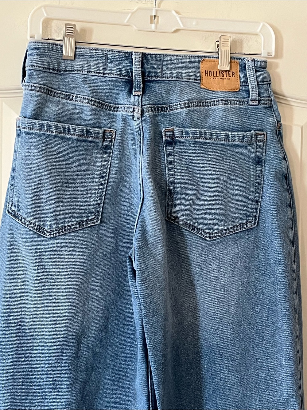 Hollister High Rise Wide-Leg Ripped Knee Jeans Juniors Size 3 - Picture 14 of 15